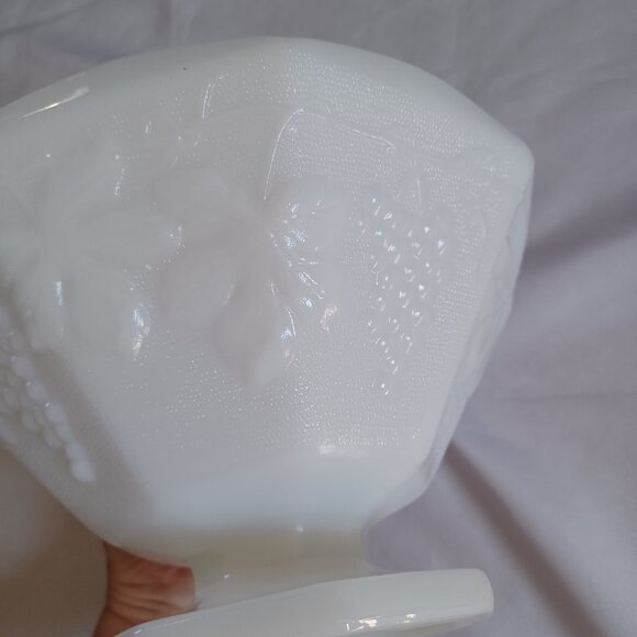 Vintage Anchor Hocking Milk Glass Footed Serving Bowl Pedestal White Planter - Picture 4 of 10